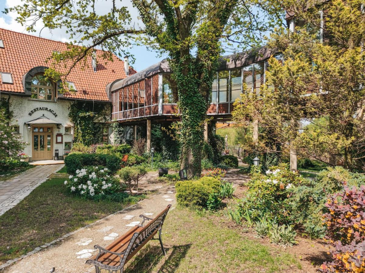Palac Czarny Las Wożniki Extérieur photo