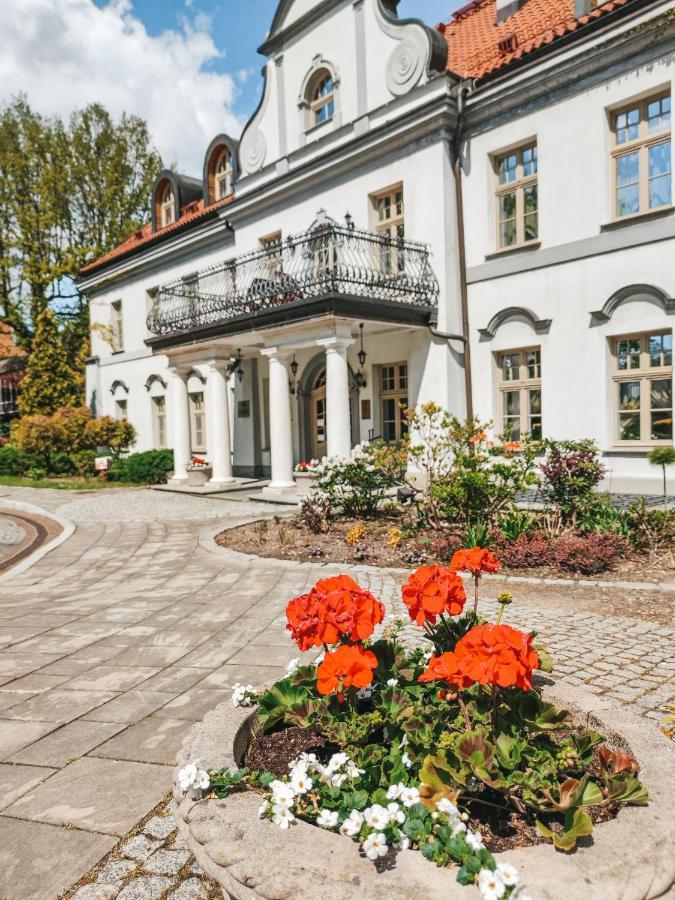 Palac Czarny Las Wożniki Extérieur photo