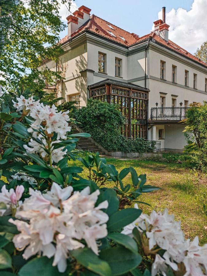 Palac Czarny Las Wożniki Extérieur photo