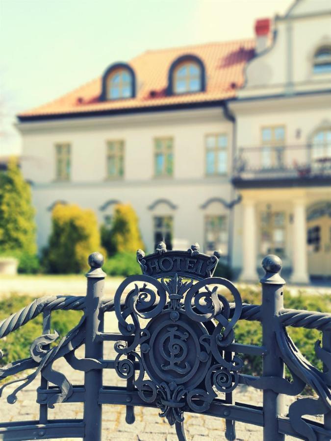 Palac Czarny Las Wożniki Extérieur photo