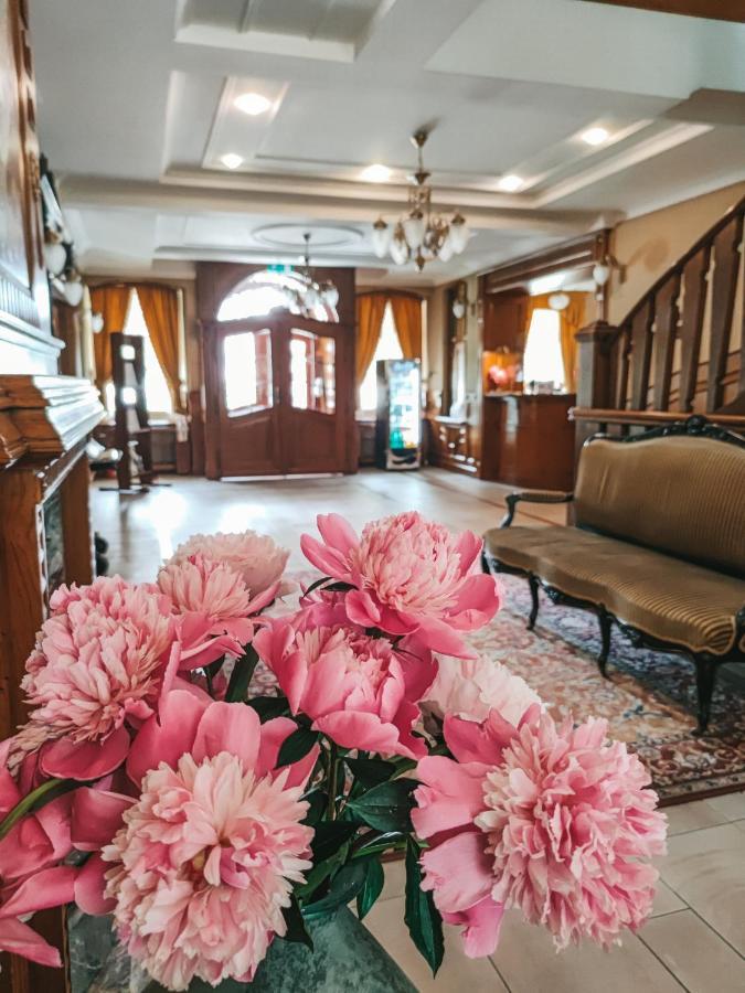 Palac Czarny Las Wożniki Extérieur photo