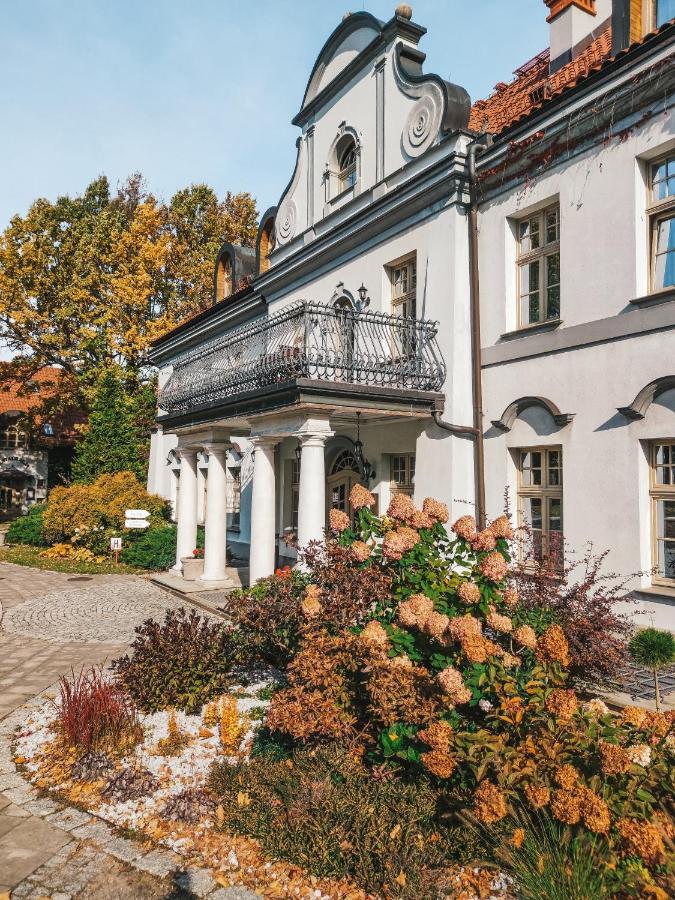 Palac Czarny Las Wożniki Extérieur photo