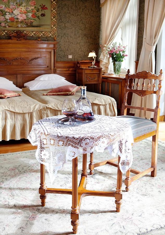 Palac Czarny Las Wożniki Extérieur photo