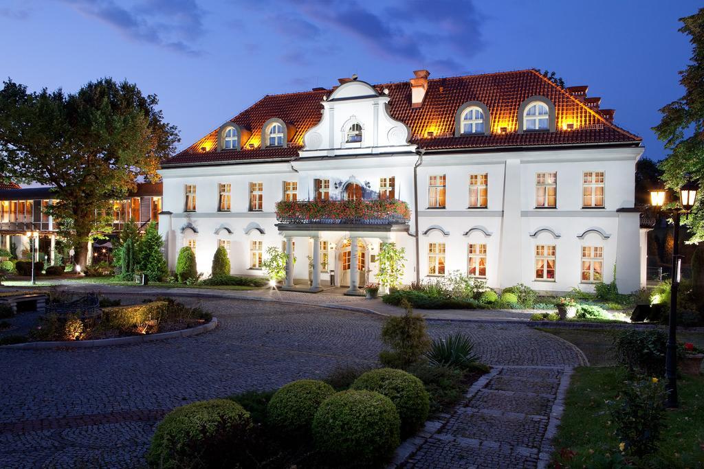 Palac Czarny Las Wożniki Extérieur photo