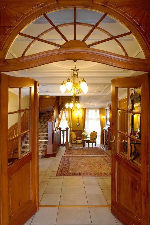 Palac Czarny Las Wożniki Extérieur photo