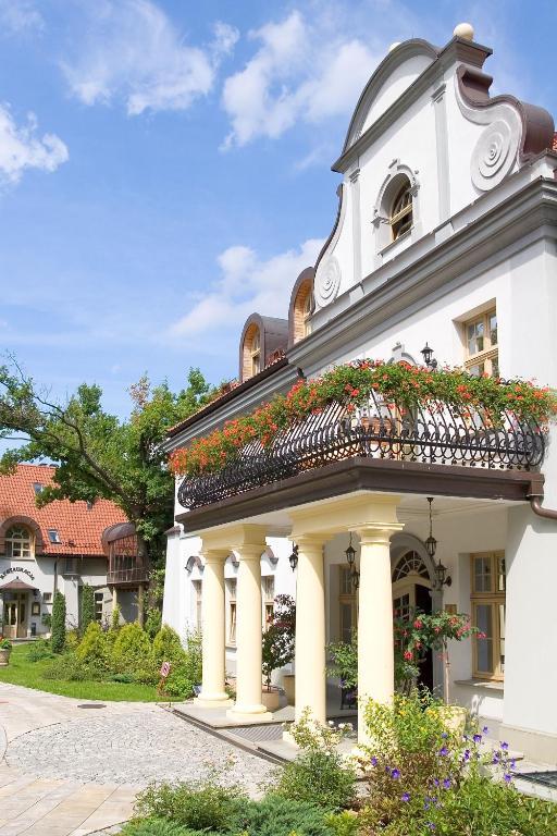 Palac Czarny Las Wożniki Extérieur photo
