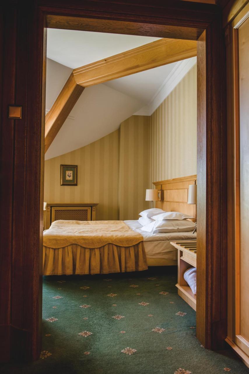 Palac Czarny Las Wożniki Extérieur photo