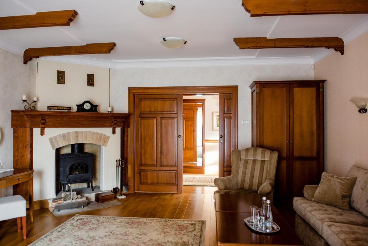 Palac Czarny Las Wożniki Extérieur photo