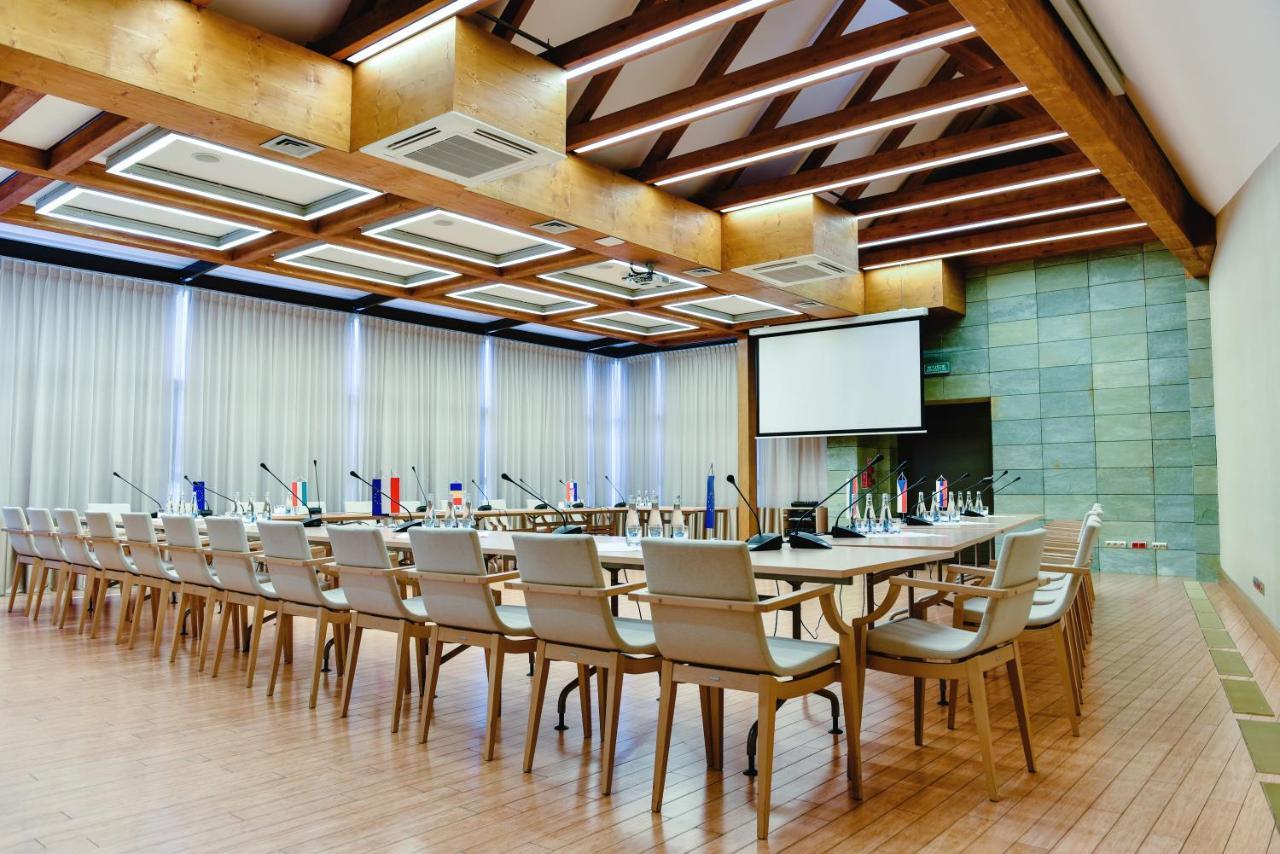Palac Czarny Las Wożniki Extérieur photo