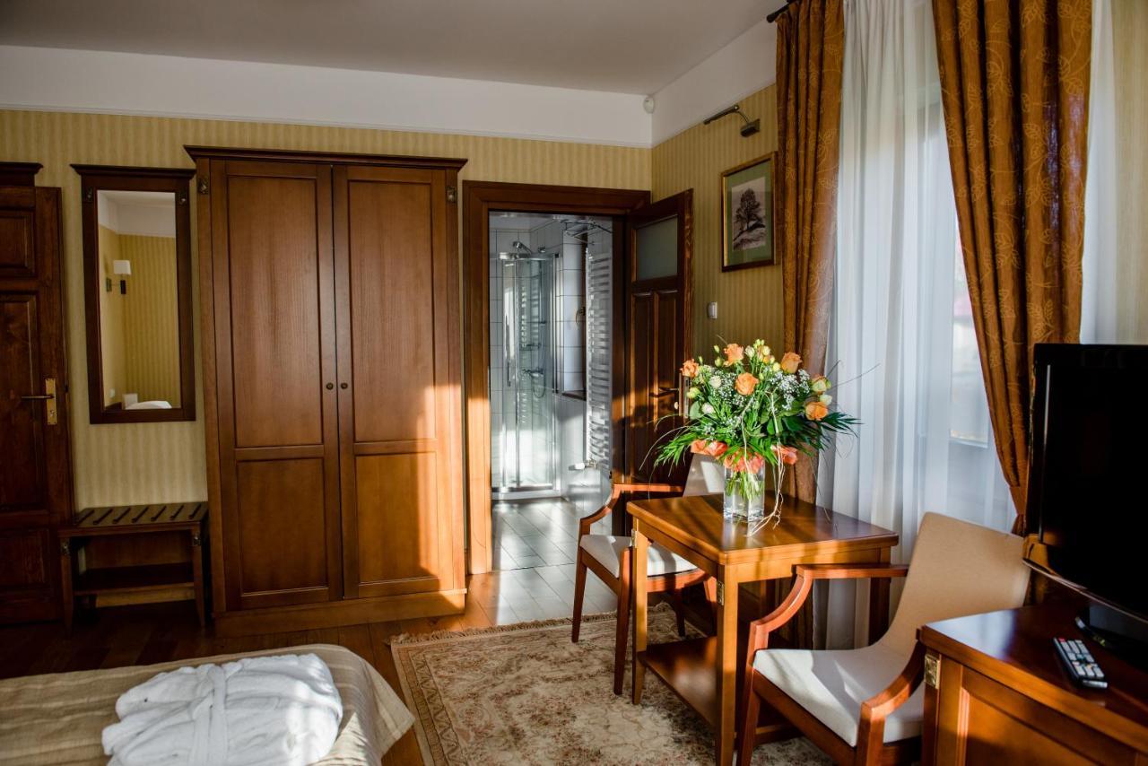 Palac Czarny Las Wożniki Extérieur photo