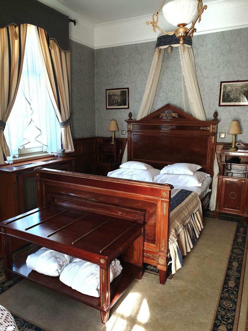 Palac Czarny Las Wożniki Extérieur photo