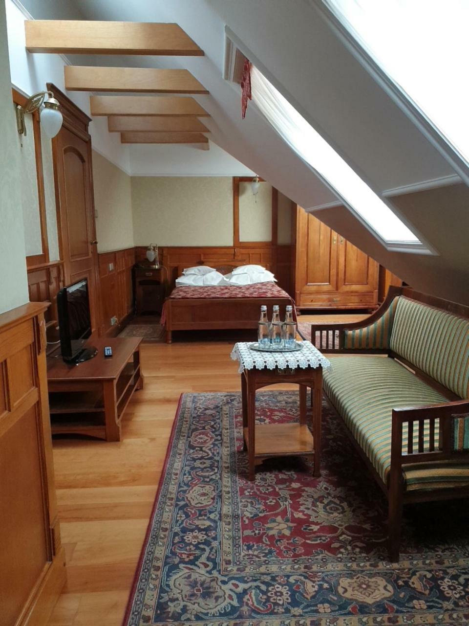 Palac Czarny Las Wożniki Extérieur photo