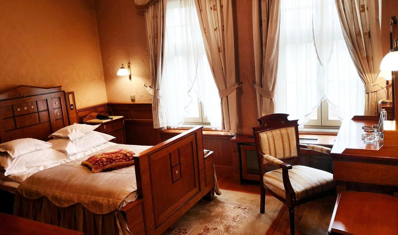 Palac Czarny Las Wożniki Extérieur photo