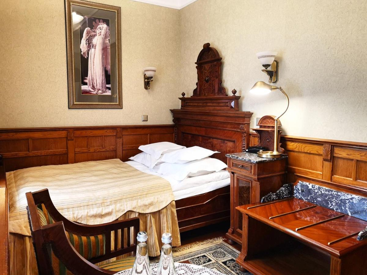 Palac Czarny Las Wożniki Extérieur photo