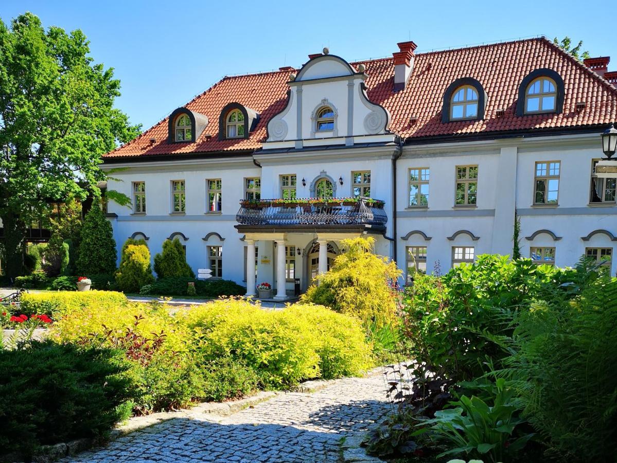 Palac Czarny Las Wożniki Extérieur photo