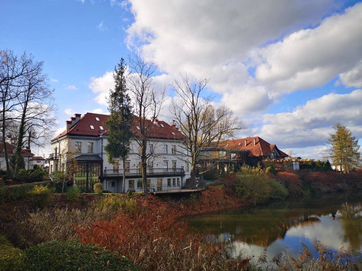 Palac Czarny Las Wożniki Extérieur photo