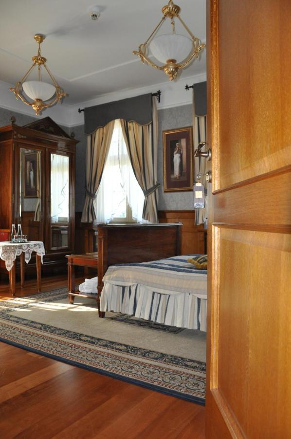 Palac Czarny Las Wożniki Extérieur photo